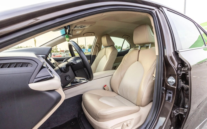Toyota Camry cena 96900 przebieg: 174000, rok produkcji 2019 z Wrocław małe 781